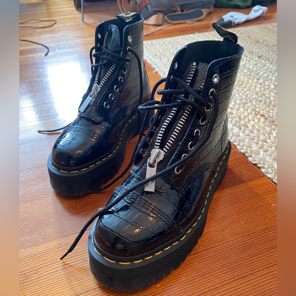 Dr Marten Black Croc Sinclair W/ Zipper Detail